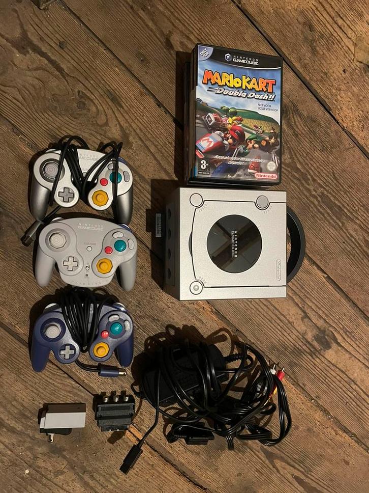 Nintendo GameCube bundel, Spelcomputers en Games, Spelcomputers | Nintendo GameCube, Gebruikt, Zilver, Met 3 controllers of meer