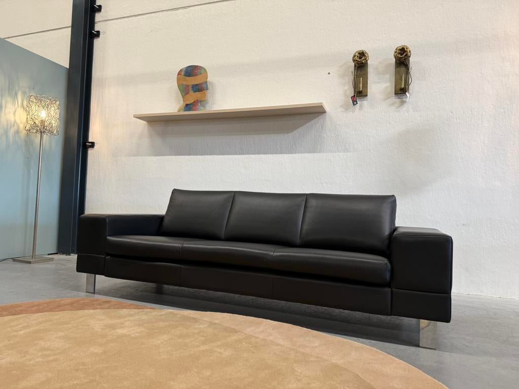 Leolux Pode Bank 3,5 zits zwart leer 235, Huis en Inrichting, Banken | Bankstellen, Gebruikt, Driepersoons, Rechte bank, Pode