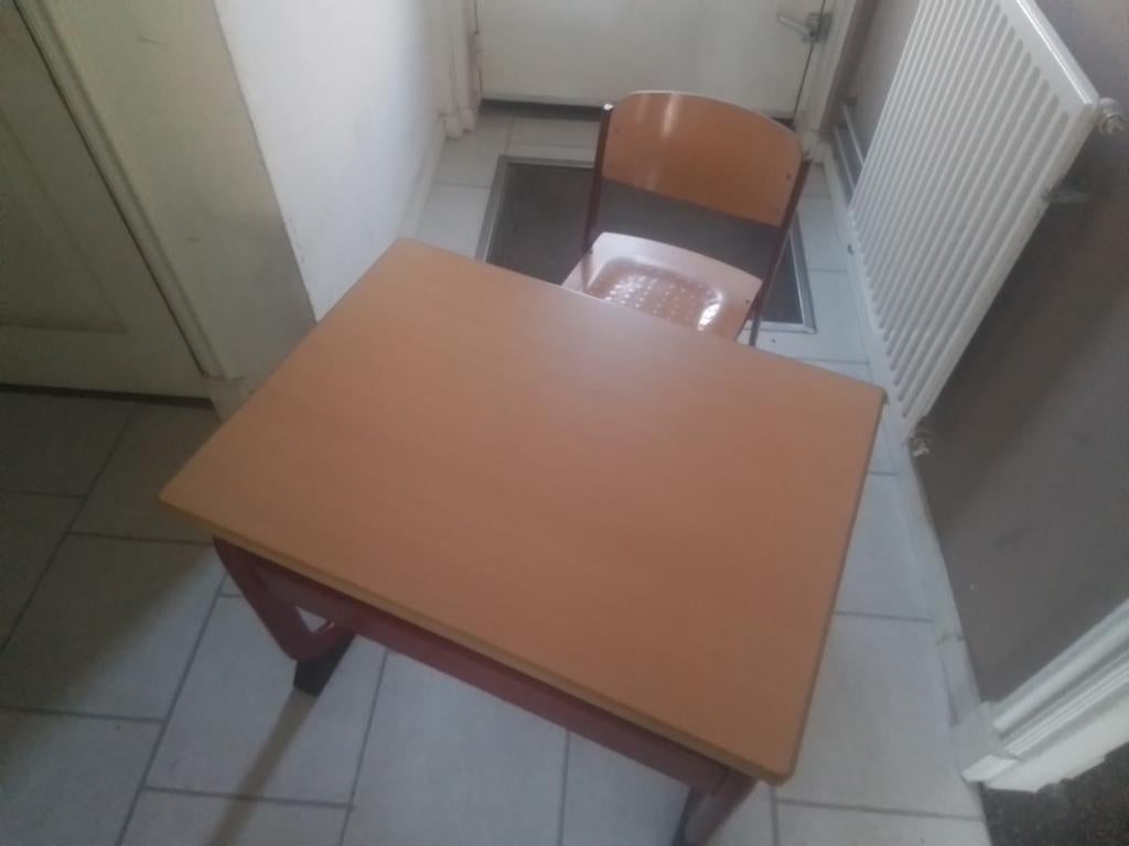 Kinder bureau, Ophalen, Hout