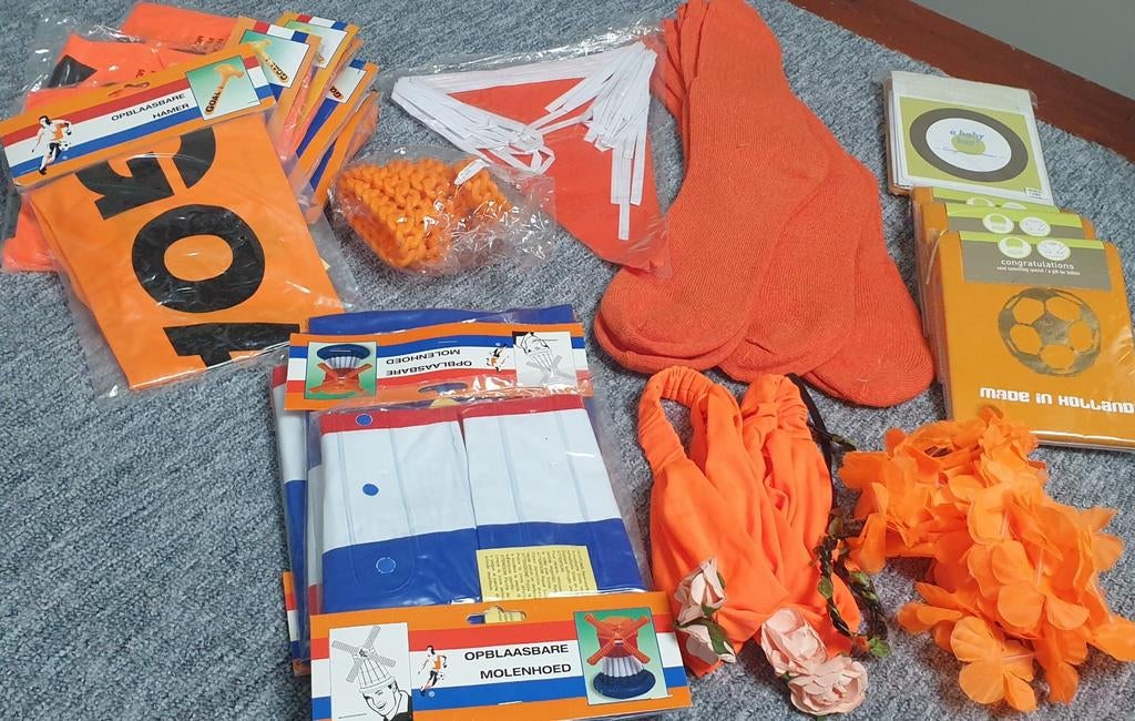 Oranje Feestpakket: Rompertjes, Hoeden, Hamers & Sokken, Ophalen of Verzenden, Nieuw, Feestartikel, Oranje of Koningsdag