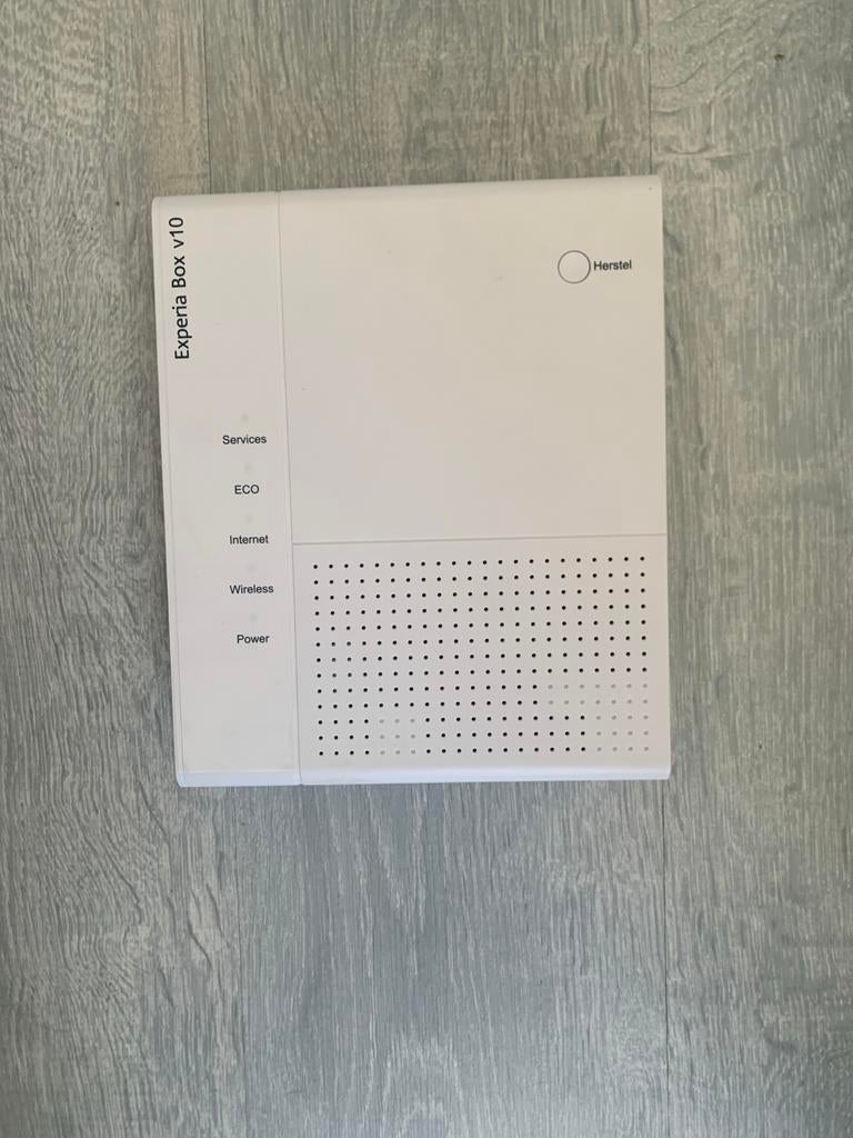 KPN Experia Box V10 Router, Computers en Software, Routers en Modems, Ophalen of Verzenden, Gebruikt, Router met modem