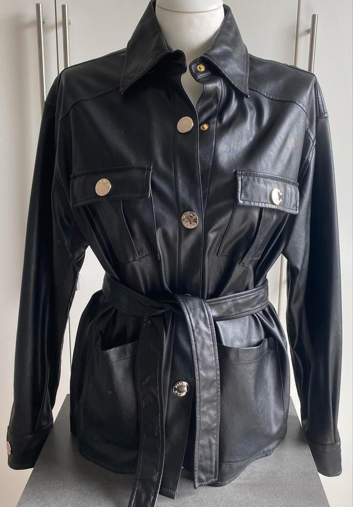 PINKO Zwarte imitatie leren jas met ceintuur. Maat S, Kleding | Dames, Jassen | Zomer, Zo goed als nieuw, Maat 36 (S), Zwart, Ophalen of Verzenden