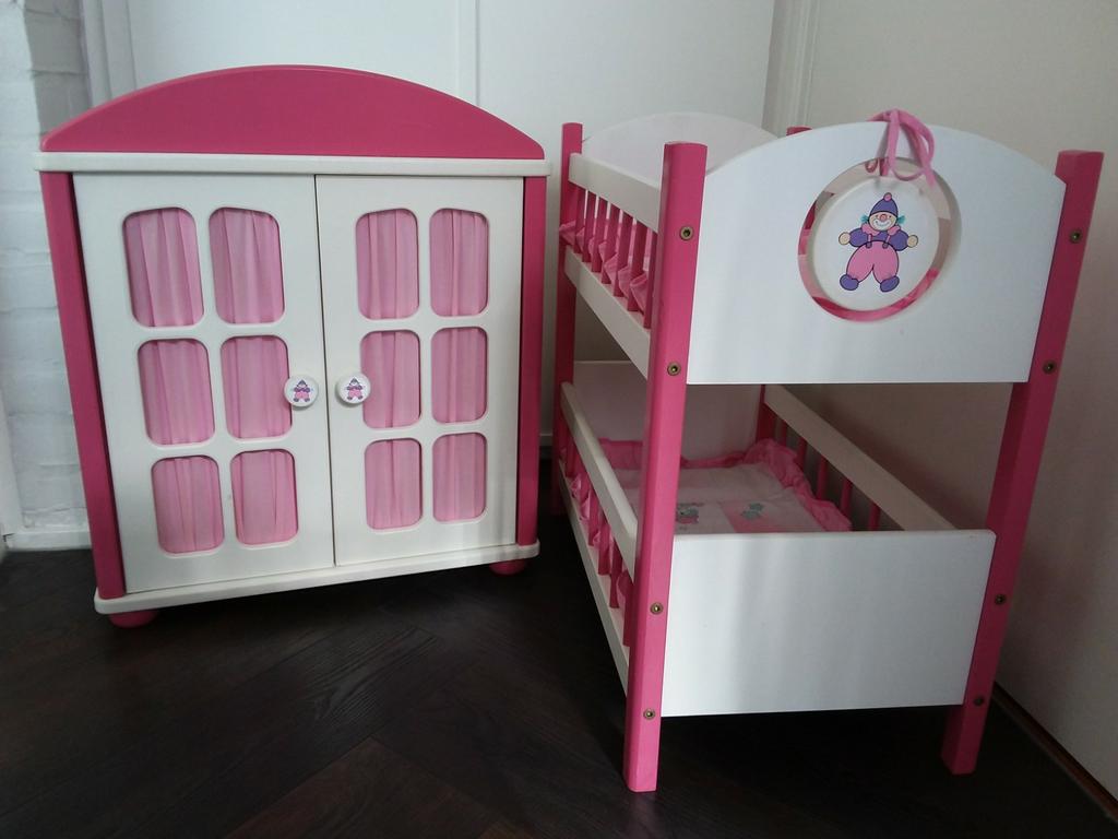 Houten poppen kledingkastje, poppen stapelbedje, Ophalen, Gebruikt