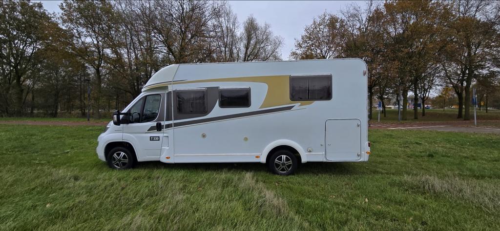 Carado T 338 camper, Caravans en Kamperen, Dakluik, Particulier, Half-integraal, Raamblindering