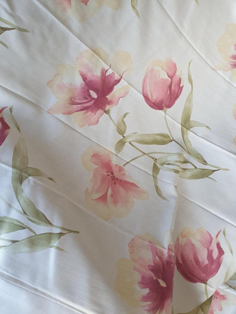 2 Gordijnen met tulpenmotief, 200 cm of meer, 150 tot 200 cm, Ophalen of Verzenden, Zo goed als nieuw