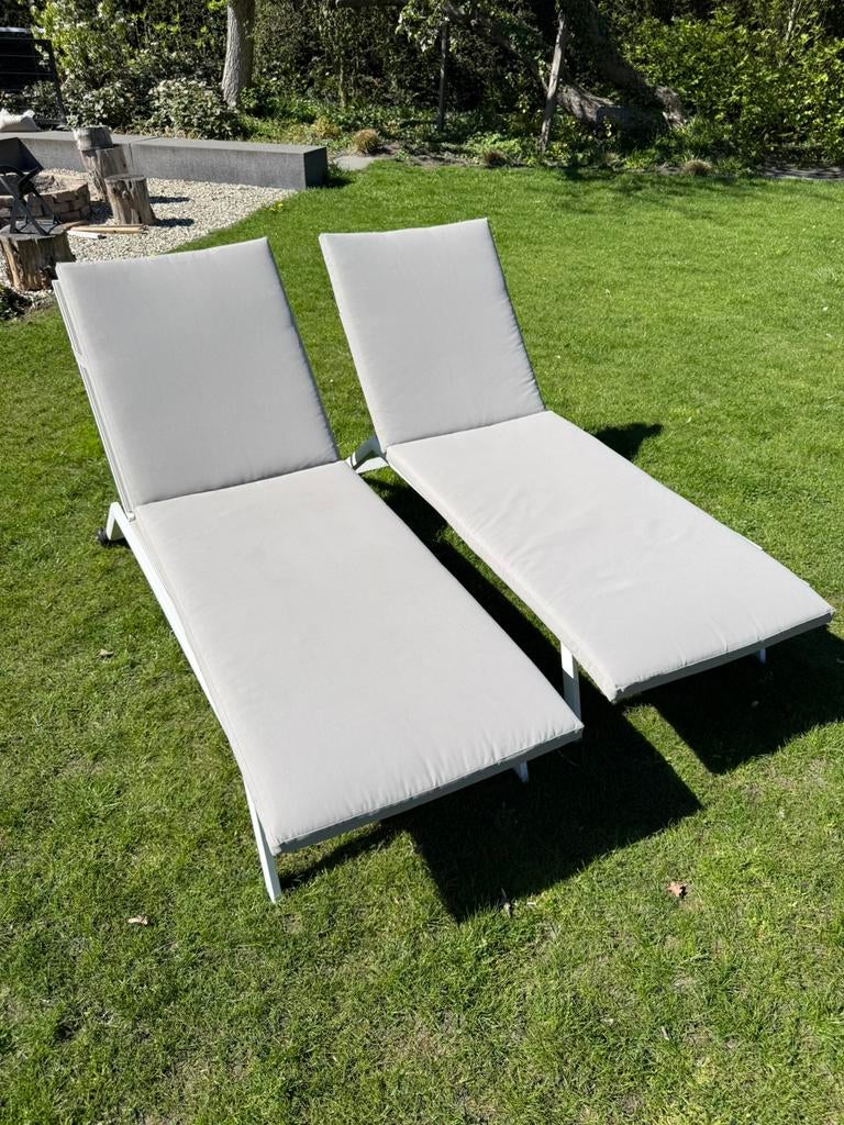 2 verstelbare ligbedden met comfortabele kussens, Ophalen, Zo goed als nieuw, Aluminium, Verstelbaar