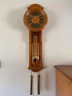 Klassieke eiken wandklok met messing wijzerplaat en slinger, Ophalen