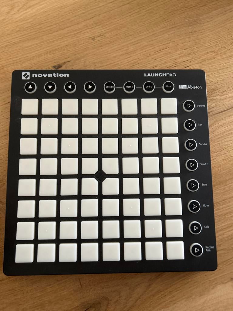 Novation Launchpad MIDI controller, Muziek en Instrumenten, Midi-apparatuur, Ophalen of Verzenden, Gebruikt