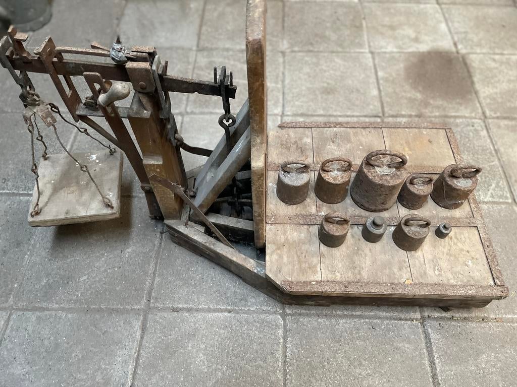 Prima werkende BASCULE inclusief gewichten, Antiek en Kunst, Antiek | Gereedschap en Instrumenten, Ophalen