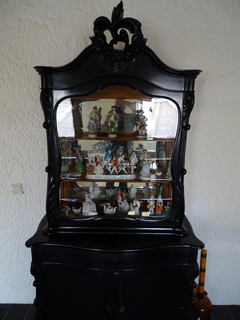 Antieke Zwarte Vitrinekast met Barok Details, Ophalen