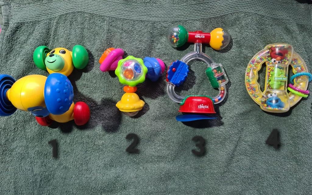 4x speelgoed: Rammelaars etc van merk Chicco & Sesamstraat, Ophalen of Verzenden, Zo goed als nieuw, Rammelaar, Met geluid