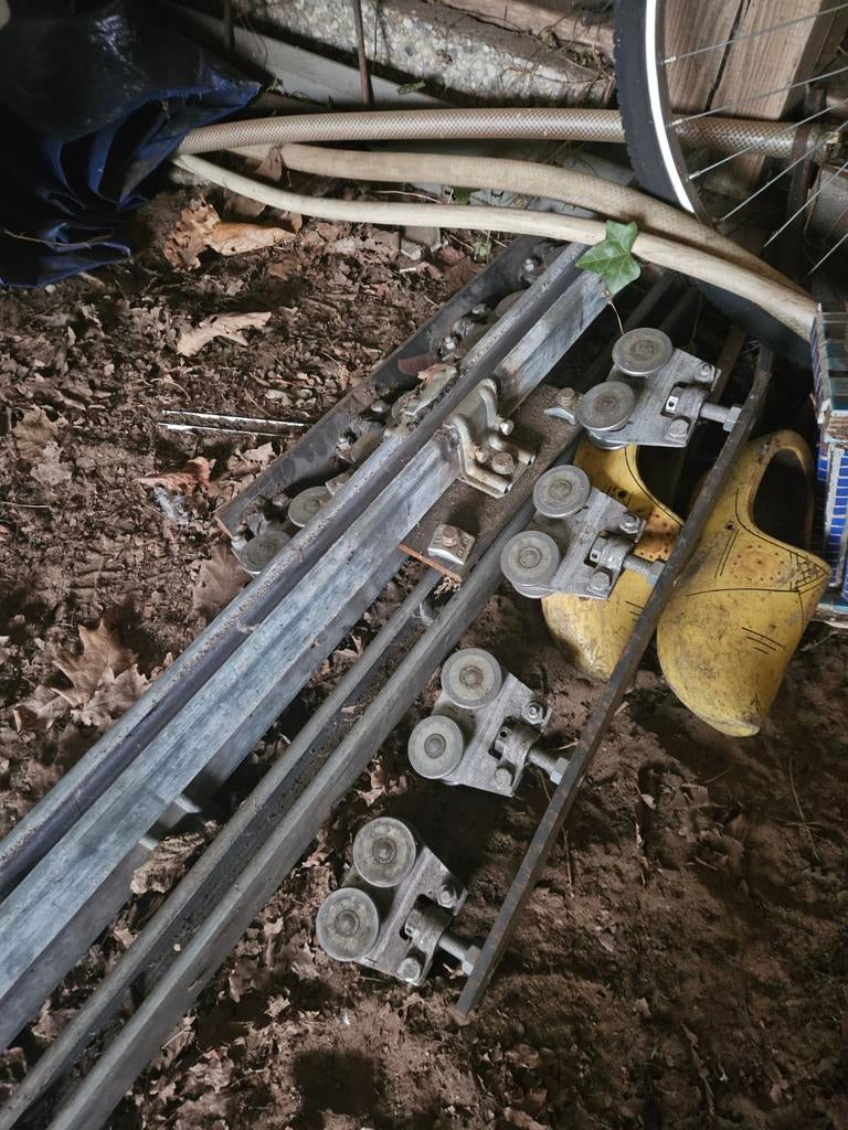 Geleide rail 2x wielgeleider, Doe-het-zelf en Verbouw, Metalen, Ophalen, Gebruikt, IJzer