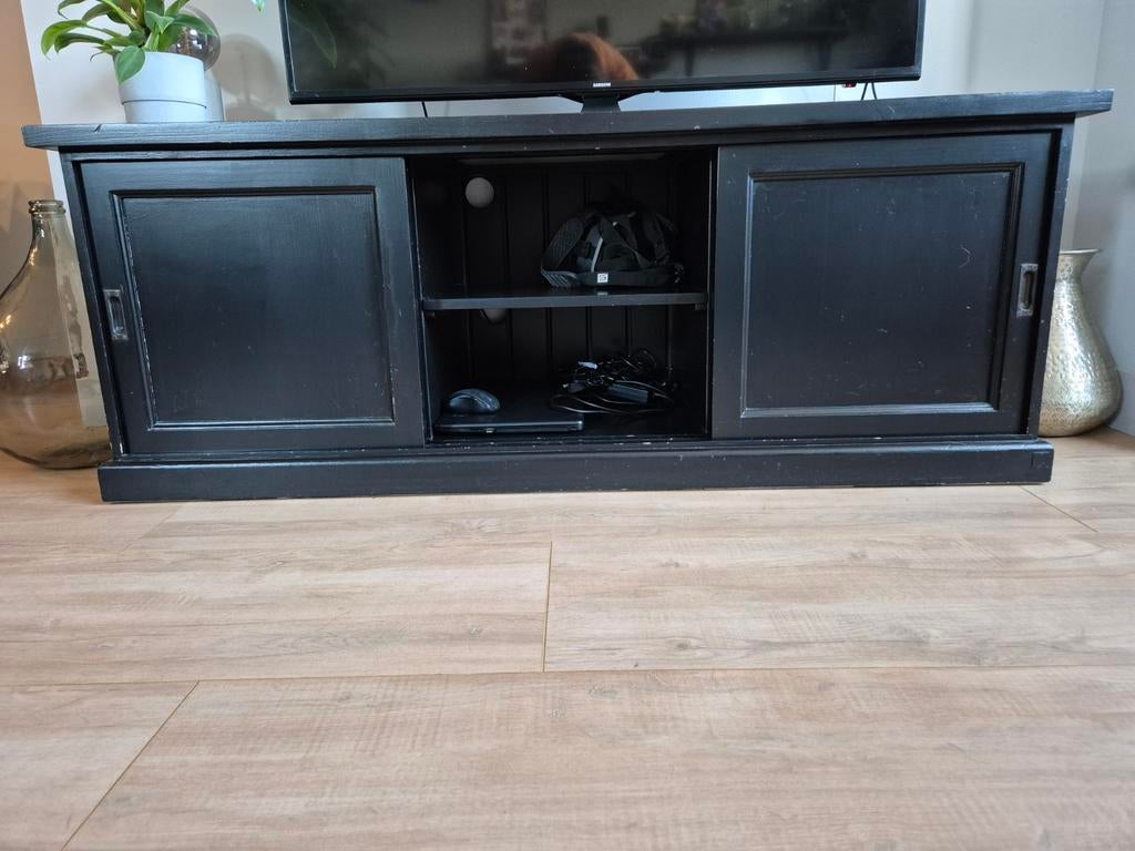 Gratis af te halen. Mooi zwart TV meubel met schuifdeuren, Gebruikt, 150 tot 200 cm, Ophalen of Verzenden, Minder dan 100 cm