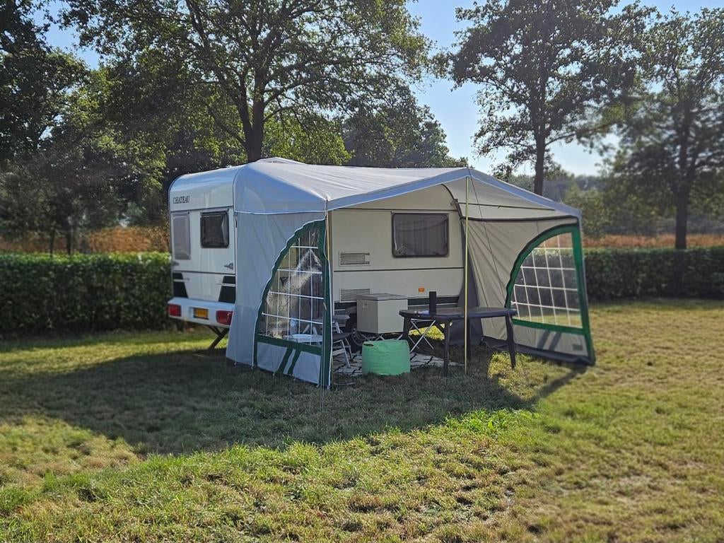 Zeer nette Chateau Caratt 350 bj 2000, Caravans en Kamperen, Chateau, Tot en met 2, Treinzit, Dwarsbed