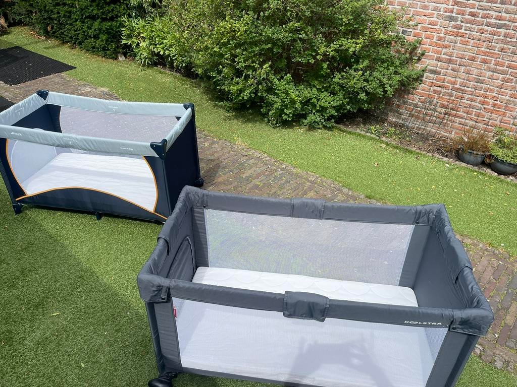 2 Kampeerbedjes logeerbedjes Koelstra + extra matrassen ikea, Ophalen, Zo goed als nieuw, Reisbedje