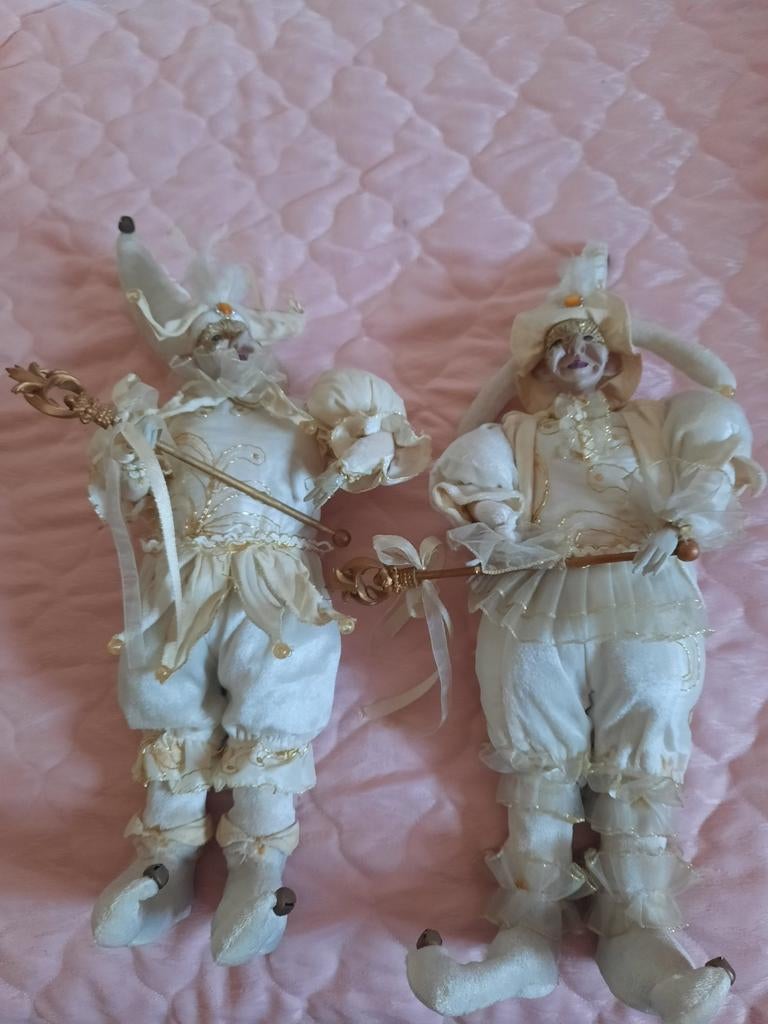 2 PIERROTS MET SPEELDOOS BEWEGEN HOOFDJE, Ophalen