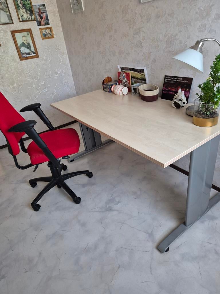 Ruim bureau met metalen onderstel, Ophalen, Gebruikt, Hout, Overige merken