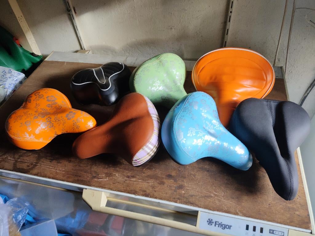 NIEUW fiets zadels  per stuks 15 euro, Fietsen en Brommers, Fietsaccessoires | Fietsgereedschap, Ophalen, Nieuw