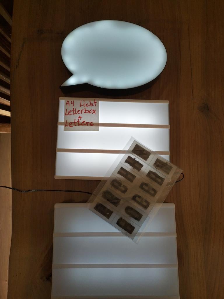 Letterbox, reclame lichtbak op batterijen., Ophalen, Gebruikt, Lichtbak of (neon) lamp