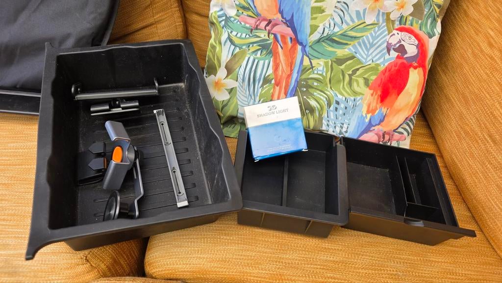 Tesla accessoires: bakjes, telefoonhouder, shadow light, Ophalen of Verzenden, Gebruikt