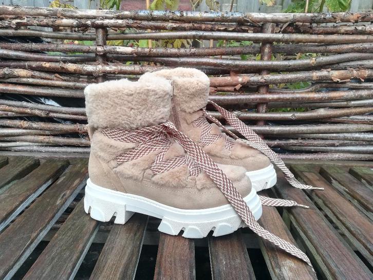 DWARS DWRS laarzen beige maat 38, Kleding | Dames, Schoenen, Zo goed als nieuw, Lage of Enkellaarzen, Beige, Ophalen of Verzenden