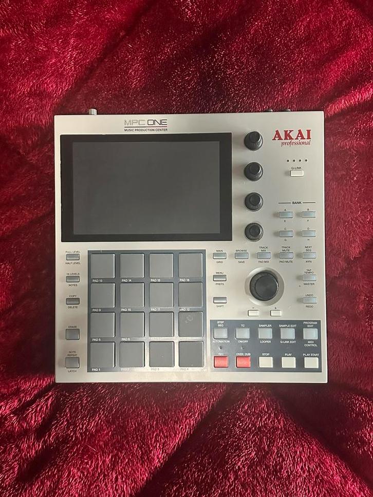 Akai mpc one retro, Muziek en Instrumenten, Samplers, Zo goed als nieuw, Ophalen of Verzenden