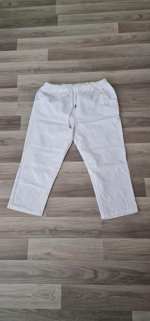 52)Te koop ZGAN witte capri broek met zakken, 1 maat ongevee, Kleding | Dames, Broeken en Pantalons, Zo goed als nieuw, Maat 42/44 (L)