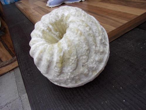 SIER TULBANDCAKE VAN KUNSTSTOF /DUMMY CAKE ROND SIERGEBAK, Antiek en Kunst, Curiosa en Brocante, Ophalen