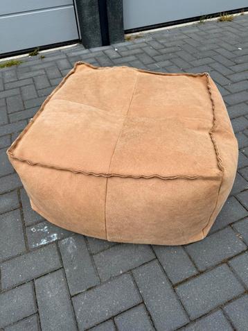 Poef ruw leder 75 x 75 beschikbaar voor biedingen