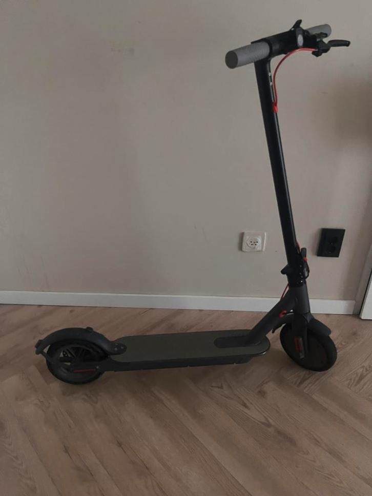 Elekterische step AOVO m365 xiaomi, Fietsen en Brommers, Steps, Zo goed als nieuw, Kickbike, Ophalen of Verzenden