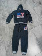 Nieuw grijs kinderhuispak, Kinderen en Baby's, Kinderkleding | Maat 164, Ophalen of Verzenden, Nieuw, Jongen, Setje