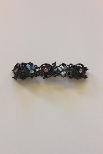 Metalen armband met gekleurde steentjes beschikbaar voor biedingen
