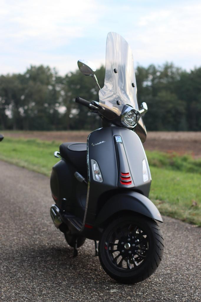 Vespa Sprint Sport iGet 2025, Fietsen en Brommers, Scooters | Vespa, Zo goed als nieuw, Vespa S, Benzine, Ophalen