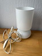 Wit glazen tafellamp Scandinavisch design (IKEA, Ophalen of Verzenden, Zo goed als nieuw, Glas, Minder dan 50 cm