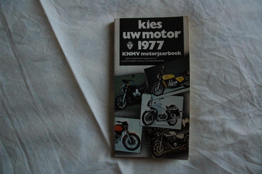 KNMV Moterjaar boek kies uw moter 1977 t, Boeken, Motoren, Ophalen of Verzenden, Zo goed als nieuw, Merk of Model