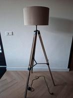 Stijlvolle Vloerlamp met Houten Driepoot, Ophalen, Metaal, Zo goed als nieuw, Modern