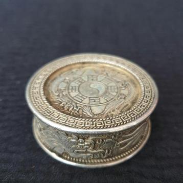 Vintage Chinese zilverkleurige inktpot met Fat Man-dollar beschikbaar voor biedingen