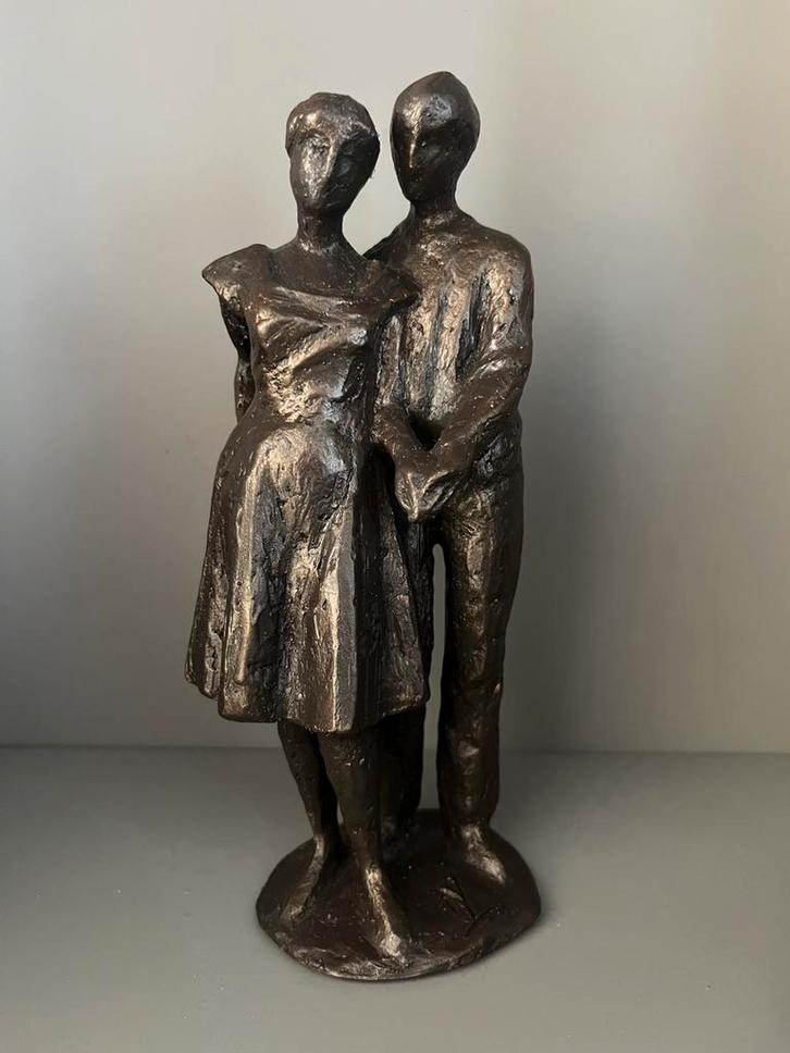 Beeldje van verliefd paartje paar trouwkerk valkenswaard, Verzamelen, Beelden en Beeldjes, Zo goed als nieuw, Mens, Ophalen of Verzenden