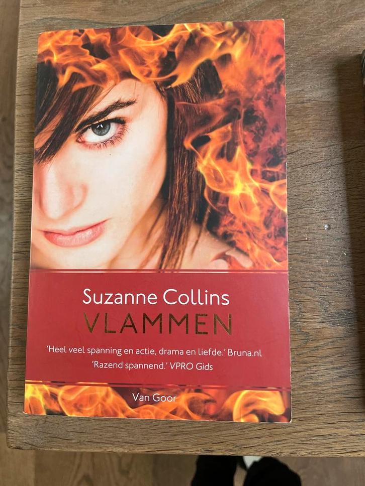 Vlammen - Suzanne Collins (Hunger Games deel 2), Boeken, Fantasy, Zo goed als nieuw, Ophalen of Verzenden