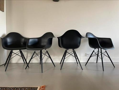 Vitra eames kuipstoelen antraciet/zwart daw, Huis en Inrichting, Stoelen, Nieuw, Ophalen of Verzenden