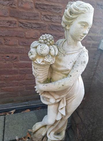 Tuinbeelden met plantenbak(je) beschikbaar voor biedingen