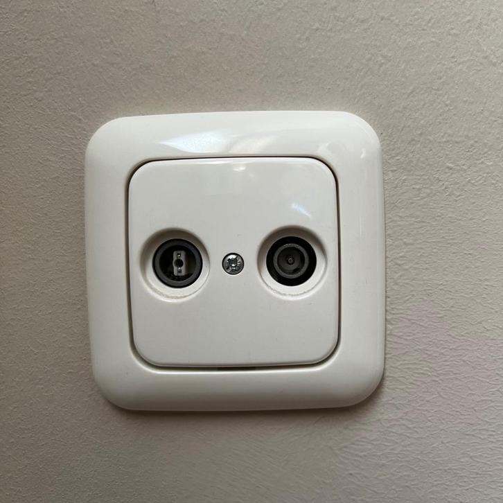 Centraalplaat 2 voudig voor coax antenne radio TV wit-crème, Doe-het-zelf en Verbouw, Elektra en Kabels, Zo goed als nieuw, Overige typen