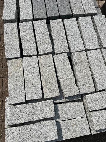 Partij graniet stroken als vloer of wandbekleding beschikbaar voor biedingen