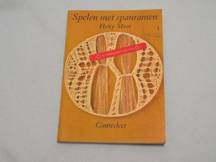 Boek: Spelen met spanramen door Hetty Mooi jaren 70, Boeken, Hobby en Vrije tijd, Zo goed als nieuw, Overige onderwerpen, Geschikt voor kinderen