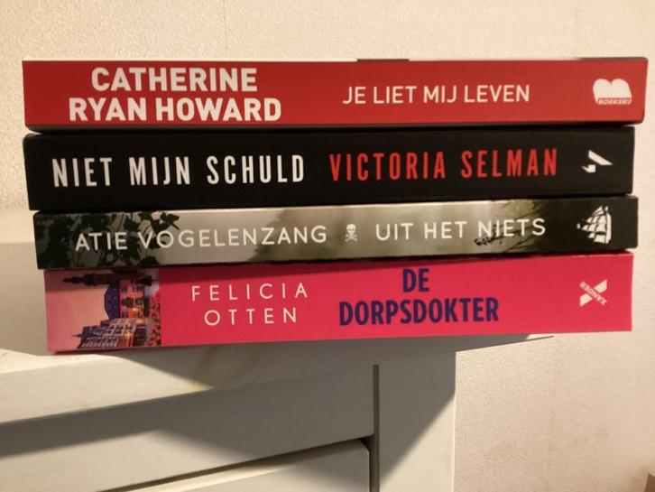 4x verschillende romans / thrillers, Boeken, Romans, Gelezen, Nederland, Ophalen of Verzenden