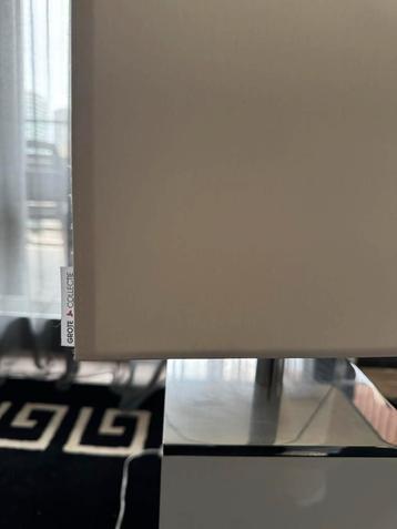 2x Stijlvolle Schemerlampen met Witte Kap beschikbaar voor biedingen