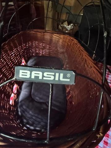 Basil honden fietsmand met kap beschikbaar voor biedingen