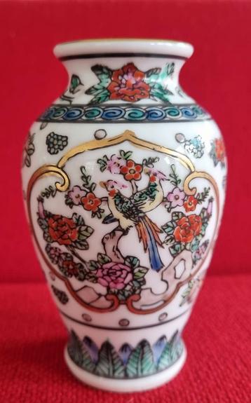 Schitterend Imari vaasje handgeschilderd  beschikbaar voor biedingen