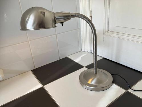 Mooie bureaulamp tafellamp staal tot 60 cm hoog zie foto’s, Huis en Inrichting, Lampen | Tafellampen, Zo goed als nieuw, Minder dan 50 cm