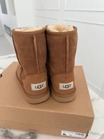 Nieuwe originele kinder uggs ugg classic maat 32.5, Ophalen of Verzenden, Zo goed als nieuw, Jongen of Meisje, Laarzen